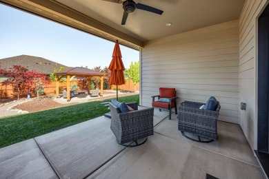 Tour this Beautiful 2022 turnkey home located in the Eagle Point on Eagle Point Golf Course in Oregon - for sale on GolfHomes.com, golf home, golf lot