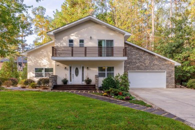 Welcome home to 25 Cherry Hills Drive! This is a beautifully on Houndslake Country Club in South Carolina - for sale on GolfHomes.com, golf home, golf lot