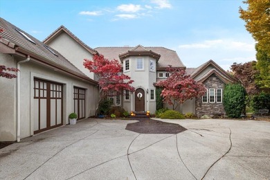 Estate Living on Rogue Valley Country Club.Extensively updated on Rogue Valley Country Club in Oregon - for sale on GolfHomes.com, golf home, golf lot