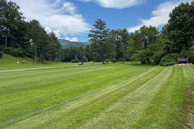 Highlands sophistication at a Franklin, NC pricepoint! This chic on Mill Creek Country Club in North Carolina - for sale on GolfHomes.com, golf home, golf lot