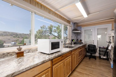 1 minute from Southgate golf course. This is a well-designed on Southgate Golf Course in Utah - for sale on GolfHomes.com, golf home, golf lot