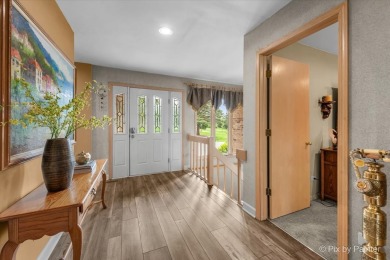 **Multiple offers received. Sellers are calling for highest and on Rolling Knoll Country Club in Illinois - for sale on GolfHomes.com, golf home, golf lot