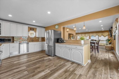 **Multiple offers received. Sellers are calling for highest and on Rolling Knoll Country Club in Illinois - for sale on GolfHomes.com, golf home, golf lot