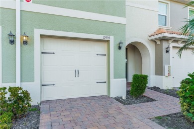 Welcome to a beautifully maintained townhome located in the on Gateway Golf and Country Club in Florida - for sale on GolfHomes.com, golf home, golf lot