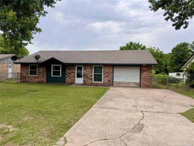 Affordable Brick Beauty Near Golf, Fishing  MidAmerica!

This on Pryor Creek Golf Course in Oklahoma - for sale on GolfHomes.com, golf home, golf lot