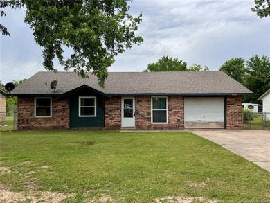 Affordable Brick Beauty Near Golf, Fishing  MidAmerica!

This on Pryor Creek Golf Course in Oklahoma - for sale on GolfHomes.com, golf home, golf lot