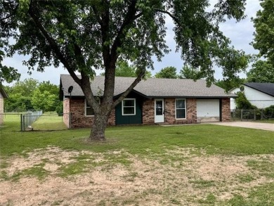 Affordable Brick Beauty Near Golf, Fishing  MidAmerica!

This on Pryor Creek Golf Course in Oklahoma - for sale on GolfHomes.com, golf home, golf lot