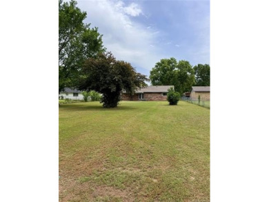 Affordable Brick Beauty Near Golf, Fishing  MidAmerica!

This on Pryor Creek Golf Course in Oklahoma - for sale on GolfHomes.com, golf home, golf lot
