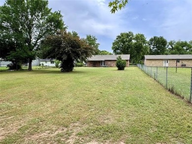 Affordable Brick Beauty Near Golf, Fishing  MidAmerica!

This on Pryor Creek Golf Course in Oklahoma - for sale on GolfHomes.com, golf home, golf lot