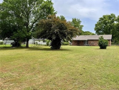 Affordable Brick Beauty Near Golf, Fishing  MidAmerica!

This on Pryor Creek Golf Course in Oklahoma - for sale on GolfHomes.com, golf home, golf lot