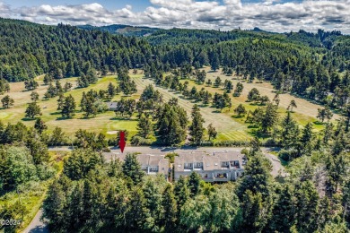 Discover the easy, coastal lifestyle at this lovely 2 story on Agate Beach Golf Course in Oregon - for sale on GolfHomes.com, golf home, golf lot