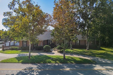 Deerwood! 10-12ft ceilings, split floor plan with large garden on The Deerwood Country Club in Florida - for sale on GolfHomes.com, golf home, golf lot