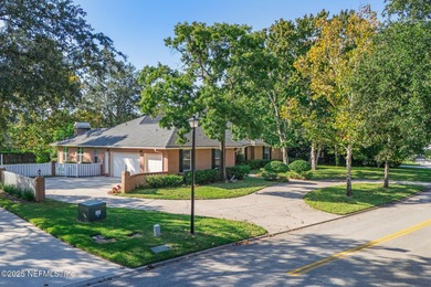 Deerwood! 10-12ft ceilings, split floor plan with large garden on The Deerwood Country Club in Florida - for sale on GolfHomes.com, golf home, golf lot