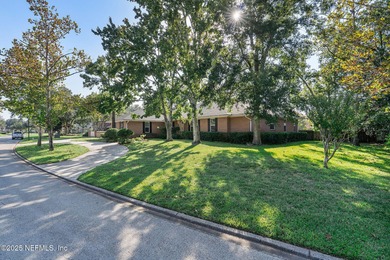 Deerwood! 10-12ft ceilings, split floor plan with large garden on The Deerwood Country Club in Florida - for sale on GolfHomes.com, golf home, golf lot