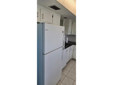 Spacious and bright 2-bed, 2-bath + den/office condo in Palm on Oriole Golf and Tennis Club in Florida - for sale on GolfHomes.com, golf home, golf lot