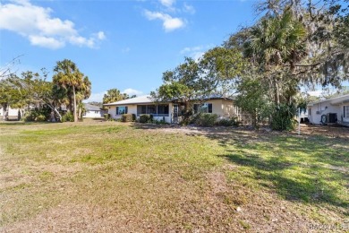 This home, great for creating lasting memories, accommodates on Plantation Inn and Golf Resort  in Florida - for sale on GolfHomes.com, golf home, golf lot