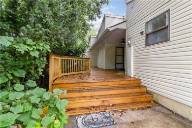 Welcome to this inviting 3-bedroom, 2-bath end-unit condo just on Holiday Island Executive Golf Course in Arkansas - for sale on GolfHomes.com, golf home, golf lot