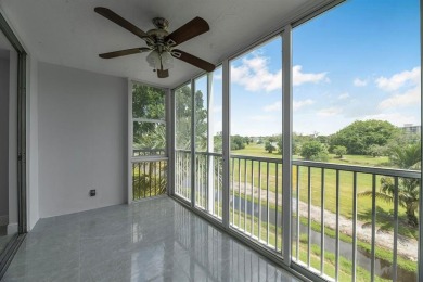 Beautifully updated 1 bedroom, 1 and a 1/2 bath condo located in on Palm-Aire Country Club and Resort - Palms in Florida - for sale on GolfHomes.com, golf home, golf lot