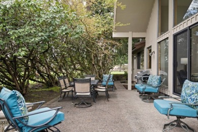 Tucked away on a quiet cul-de-sac at the edge of Oakway Golf on Oakway Golf Course in Oregon - for sale on GolfHomes.com, golf home, golf lot
