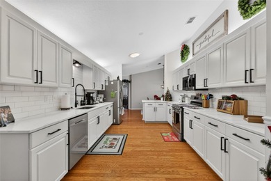 Well-maintained and updated Extended Palm II model in Del Webb on Eagle Ridge At Spruce Creek Country Club in Florida - for sale on GolfHomes.com, golf home, golf lot