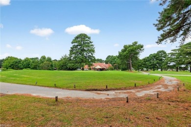 Welcome to this one level end unit townhouse overlooking the on Kempsville Greens Municipal Golf Course in Virginia - for sale on GolfHomes.com, golf home, golf lot