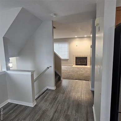 Want golf course living? This is it. This spacious 3 bed on The Links At Crystal Lake in Michigan - for sale on GolfHomes.com, golf home, golf lot