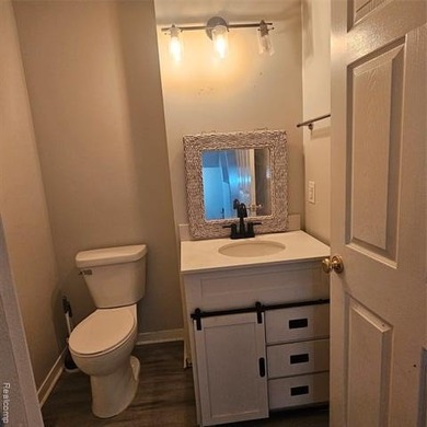 Want golf course living? This is it. This spacious 3 bed on The Links At Crystal Lake in Michigan - for sale on GolfHomes.com, golf home, golf lot