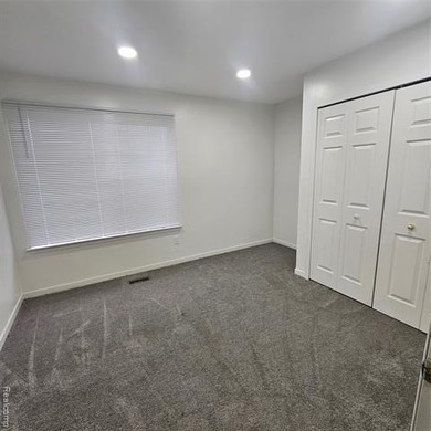 Want golf course living? This is it. This spacious 3 bed on The Links At Crystal Lake in Michigan - for sale on GolfHomes.com, golf home, golf lot