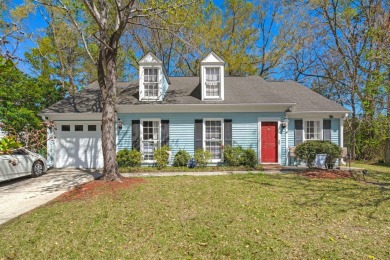 This beautiful home offers a spacious open floor plan with a on Crowfield Golf and Country Club in South Carolina - for sale on GolfHomes.com, golf home, golf lot