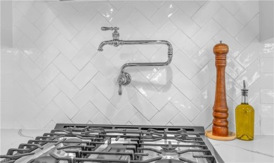 Absolutely stunning completely remodeled in 2020 ranch on the on Eagle Haven Golf Course in Virginia - for sale on GolfHomes.com, golf home, golf lot