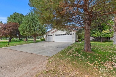 Beautiful home, amazing location!   Directly across from Purple on Purple Sage Golf Course in Idaho - for sale on GolfHomes.com, golf home, golf lot