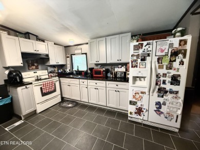 Charming home in the Wilshire Heights neighborhood of Fairfield on Stonehenge Golf Course in Tennessee - for sale on GolfHomes.com, golf home, golf lot