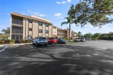 MOTIVATED SELLER!!  GOLF COURSE/LAKE VIEW! This 2 bed + den, 2 on Cross Creek Country Club in Florida - for sale on GolfHomes.com, golf home, golf lot