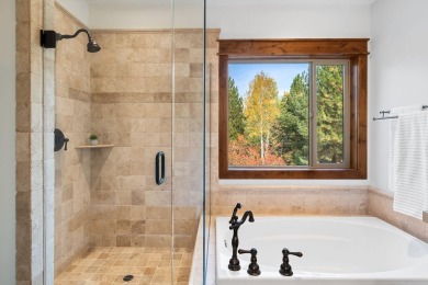 This beautiful 3-bed, 3.5-bath Painted Ridge townhome in the on Broken Top Club in Oregon - for sale on GolfHomes.com, golf home, golf lot