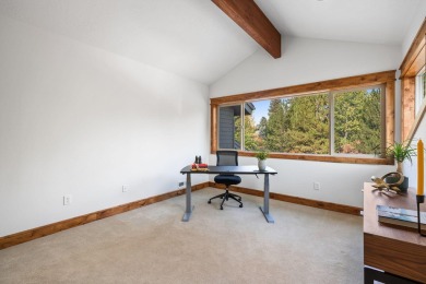 This beautiful 3-bed, 3.5-bath Painted Ridge townhome in the on Broken Top Club in Oregon - for sale on GolfHomes.com, golf home, golf lot