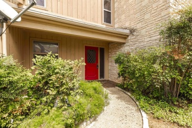 Spacious Riverhill townhome with 3 bedrooms and 3-1/2 baths on on Riverhill Country Club in Texas - for sale on GolfHomes.com, golf home, golf lot
