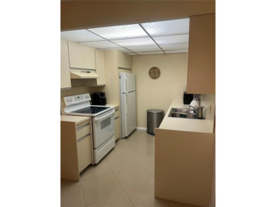 1 BEDROOM,1.1/5 BATHROOM,TILE FLOOR THROUGH OUT, NEW A/C on Wynmoor Golf Course in Florida - for sale on GolfHomes.com, golf home, golf lot