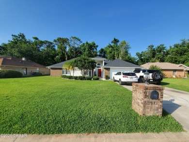 NATURE, COMFORT  LUXURY in CENTRAL FLORIDA'S PREMIER AVIATION on Spruce Creek Golf Club in Florida - for sale on GolfHomes.com, golf home, golf lot