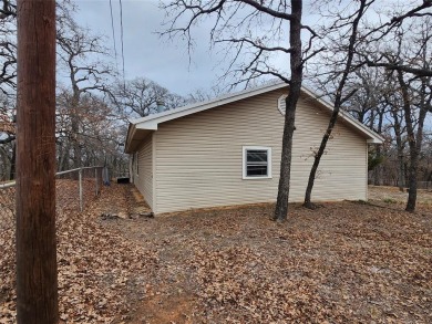 INVESTMENT!!INVESTMENT!! This home has Great bones and is ready on Nocona Hills Golf Course in Texas - for sale on GolfHomes.com, golf home, golf lot