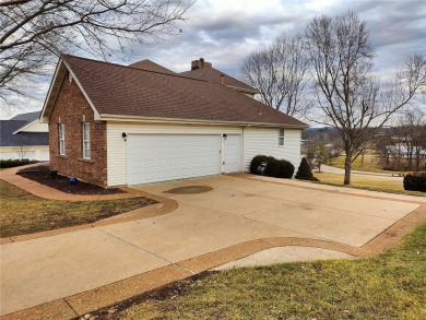 Welcome to this stunning 1.5 story home in The Legends right on on Country Club at the Legends in Missouri - for sale on GolfHomes.com, golf home, golf lot