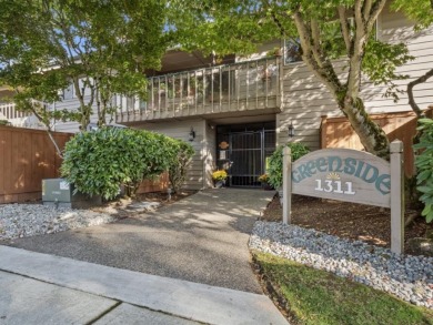 Discover your perfect sanctuary in Greenside Condo, a welcoming on Highlands Golf Club in Washington - for sale on GolfHomes.com, golf home, golf lot