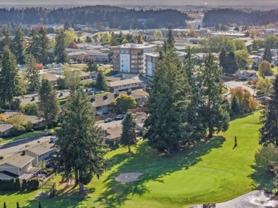 Discover your perfect sanctuary in Greenside Condo, a welcoming on Highlands Golf Club in Washington - for sale on GolfHomes.com, golf home, golf lot