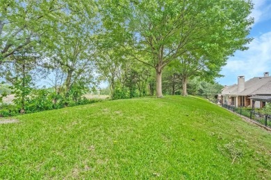 Beautiful 3 bedroom PLUS study home nestled on a lush greenbelt on Heritage Ranch Golf and Country Club in Texas - for sale on GolfHomes.com, golf home, golf lot
