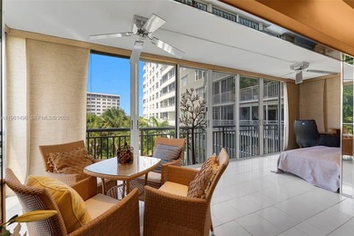 Beautifully updated 2-bed, 2-bath condo in an all-ages on Hillcrest Golf and Country Club in Florida - for sale on GolfHomes.com, golf home, golf lot