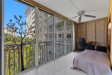 Beautifully updated 2-bed, 2-bath condo in an all-ages on Hillcrest Golf and Country Club in Florida - for sale on GolfHomes.com, golf home, golf lot