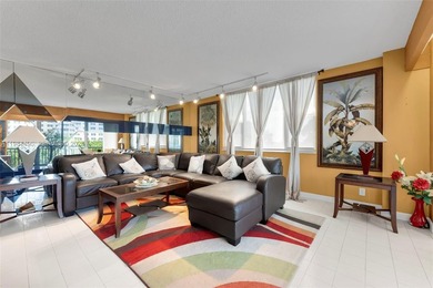 Beautifully updated 2-bed, 2-bath condo in an all-ages on Hillcrest Golf and Country Club in Florida - for sale on GolfHomes.com, golf home, golf lot