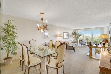 :Welcome home to Palm Aire. This 2 bedrooms, 2 bath unit, with a on Palm-Aire Country Club and Resort - The Oaks in Florida - for sale on GolfHomes.com, golf home, golf lot