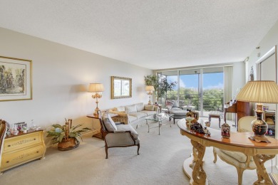 :Welcome home to Palm Aire. This 2 bedrooms, 2 bath unit, with a on Palm-Aire Country Club and Resort - The Oaks in Florida - for sale on GolfHomes.com, golf home, golf lot