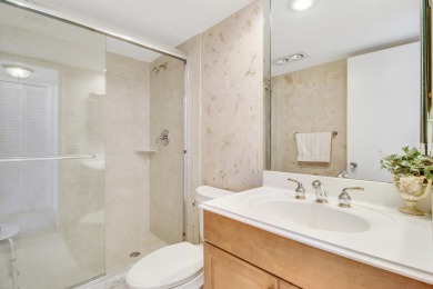 :Welcome home to Palm Aire. This 2 bedrooms, 2 bath unit, with a on Palm-Aire Country Club and Resort - The Oaks in Florida - for sale on GolfHomes.com, golf home, golf lot
