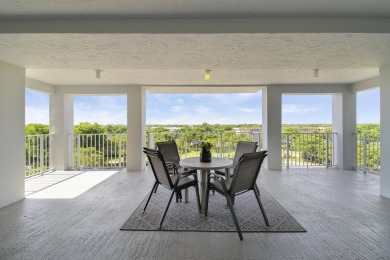 :Welcome home to Palm Aire. This 2 bedrooms, 2 bath unit, with a on Palm-Aire Country Club and Resort - The Oaks in Florida - for sale on GolfHomes.com, golf home, golf lot